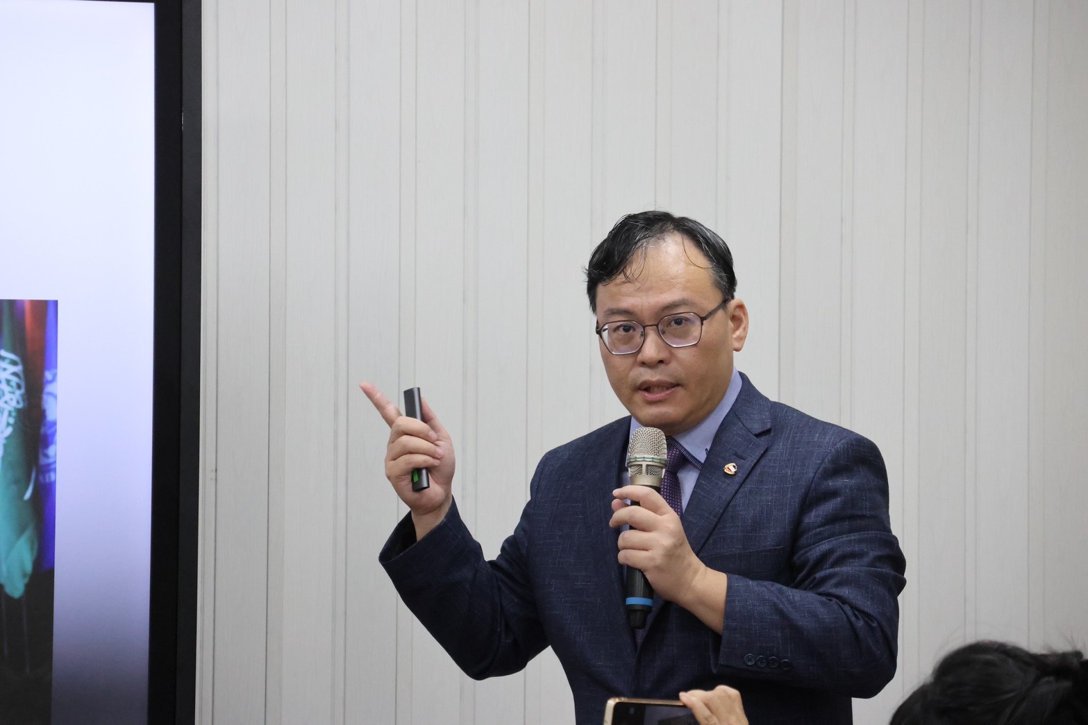 兵推演講 | AI於社會科學的應用 國關中心邀請蔡文軒解析習近平的情緒與身形影像分析